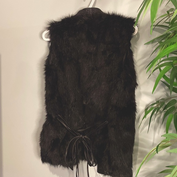 Guess Faux Fur Vest - Picture 3 of 4